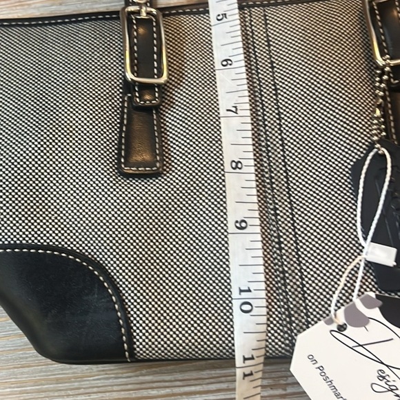 Coach, Small Checkered Hand Bag/Tote in Black & Cream,Iconic, Timeless, Classic - Picture 8 of 8